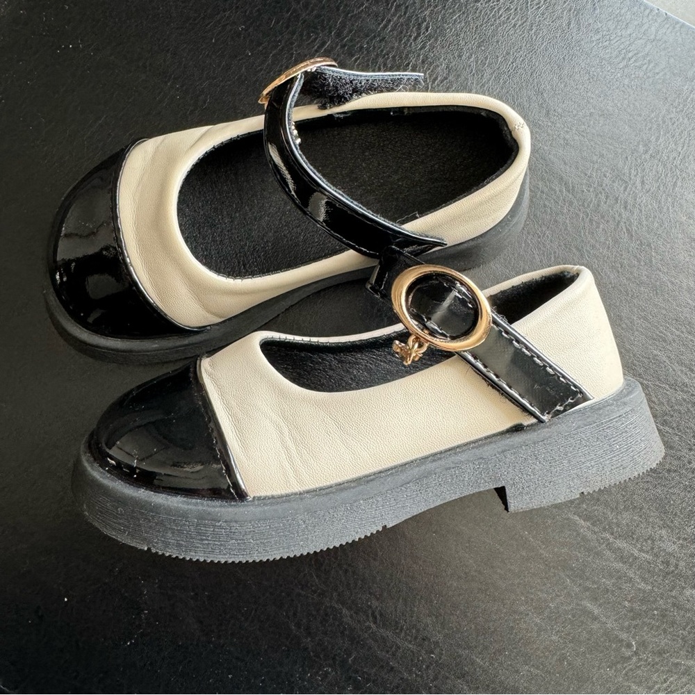 BLACK / TAN MARY JANE STYLE SHOES - Picture 2 of 8
